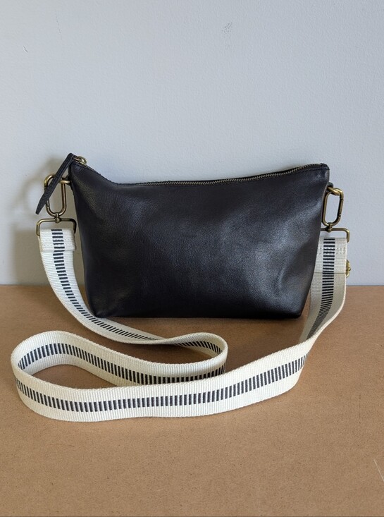 Madewell Handbags - Madewell The Leather Caribiner Crossbody Sling Bag, Black Leather Purse